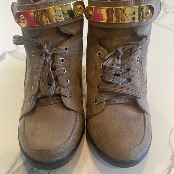 Women’s Taupe,Gold, Lace up Wedge Sneakers,Ankle Boots,Faux Suede,Size 8 - Picture 3 of 9